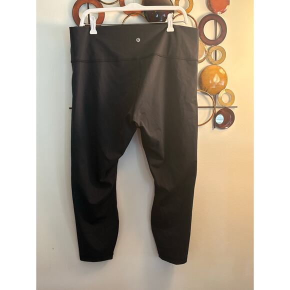 Women’s Lululemon size 18 matte black leggings - Picture 2 of 3